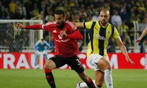 Vì sao Man Utd để hậu vệ cánh Mazraoui đá hộ công?